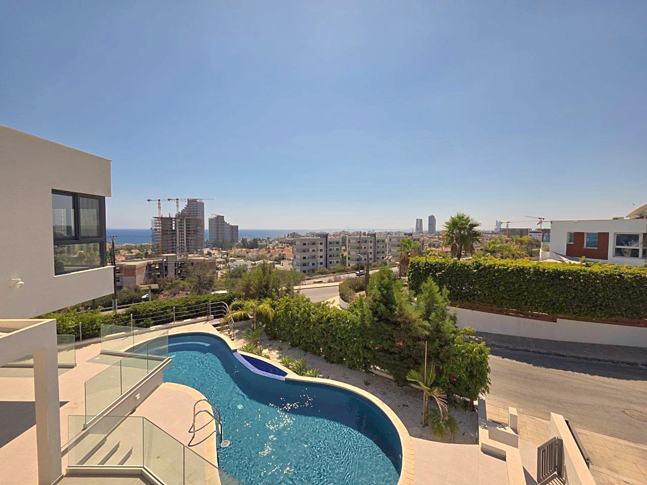 4-bedroom villa in Germasogeia