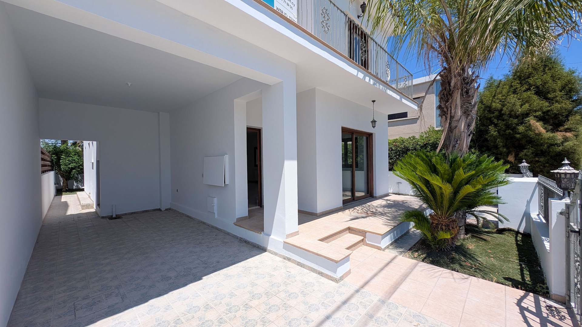 Three-Bedroom House with Attic in Agia Paraskevi