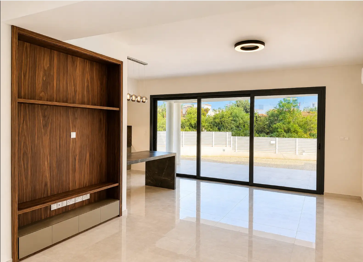 For Sale, 4-Bedroom Detached House in Agios Athanasios , Limassol