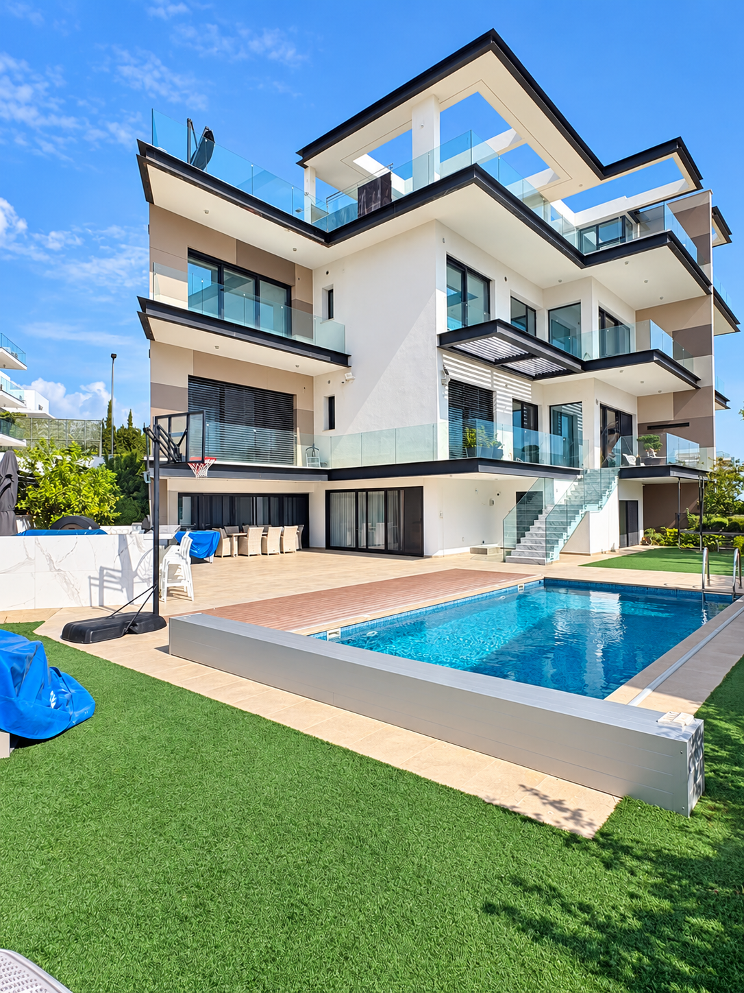 For Sale , 5-Bedroom Villa in Germasogeia, Limassol