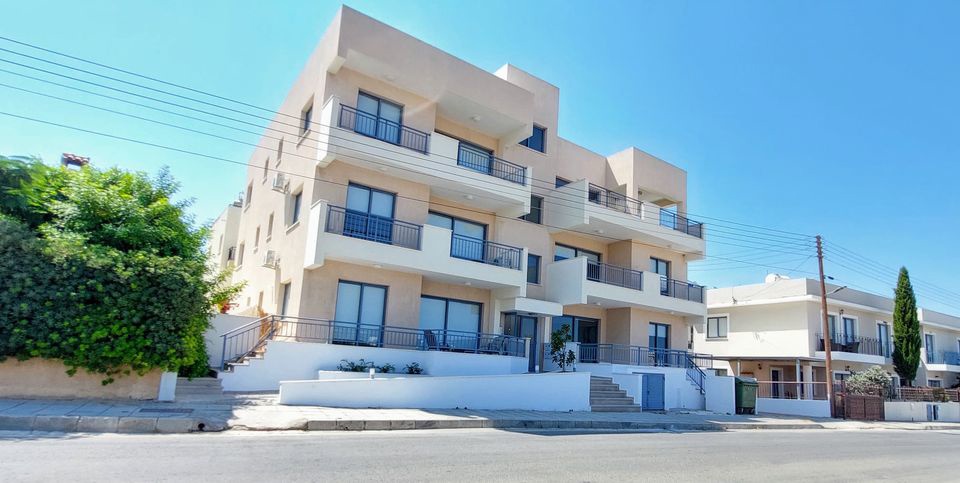 Residential Building For Sale in Geroskipou