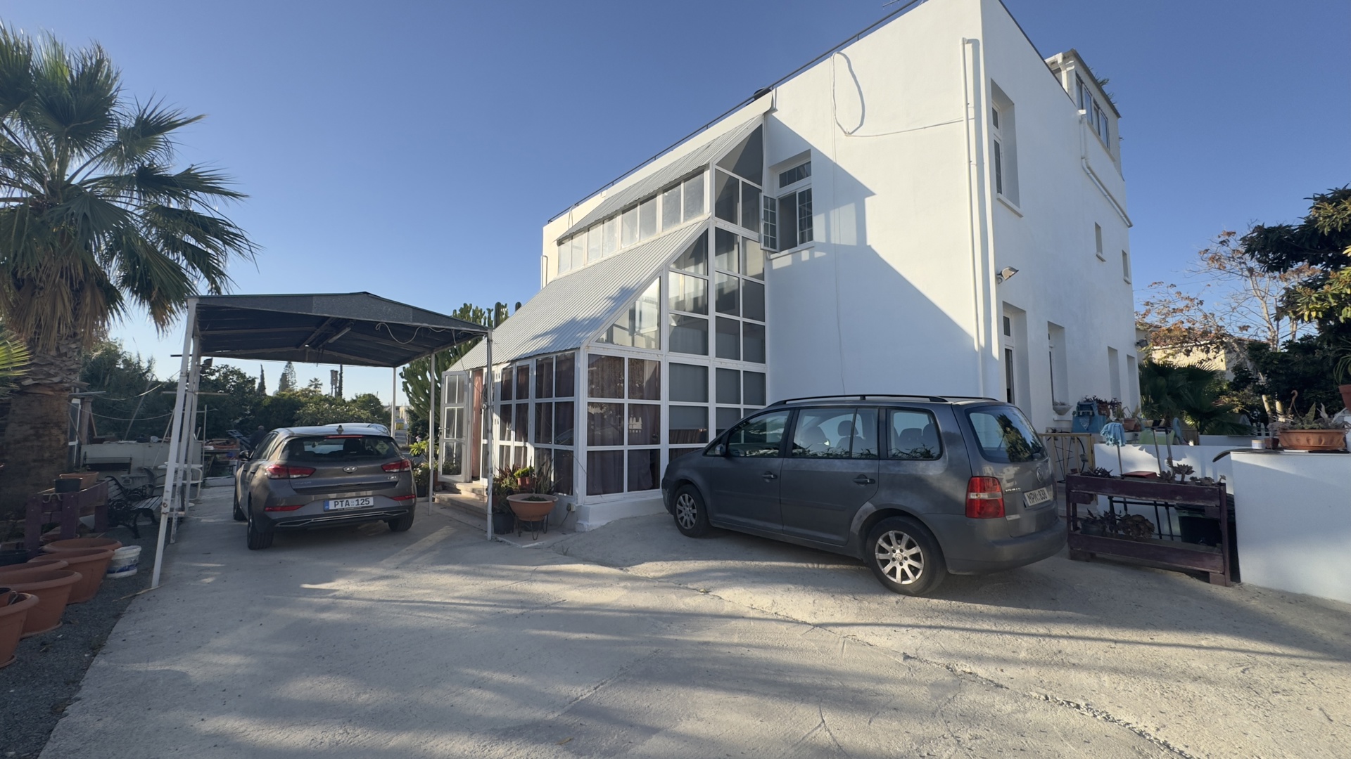 Detached 4 Bedroom House on 1988sqm plot