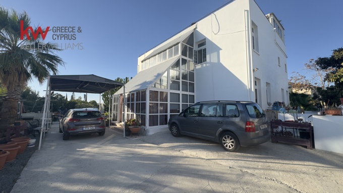 Detached 4 Bedroom House on 1988sqm plot