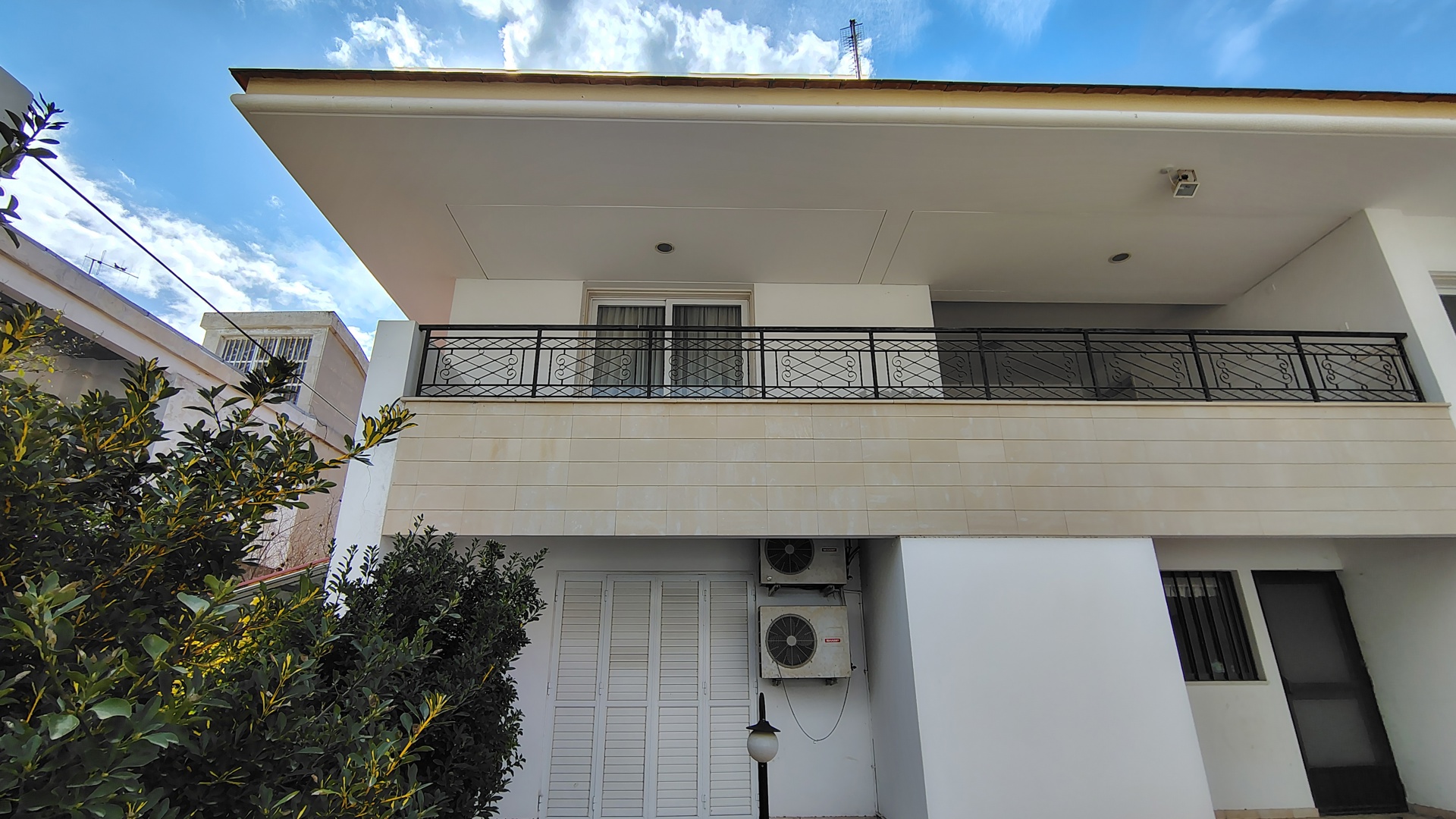 A rare investment opportunity in close proximity to the University of Cyprus, Dettached house, 650 sqr.m.