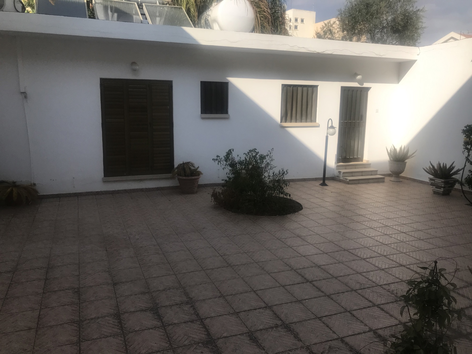 A rare investment opportunity in close proximity to the University of Cyprus, Dettached house, 650 sqr.m.