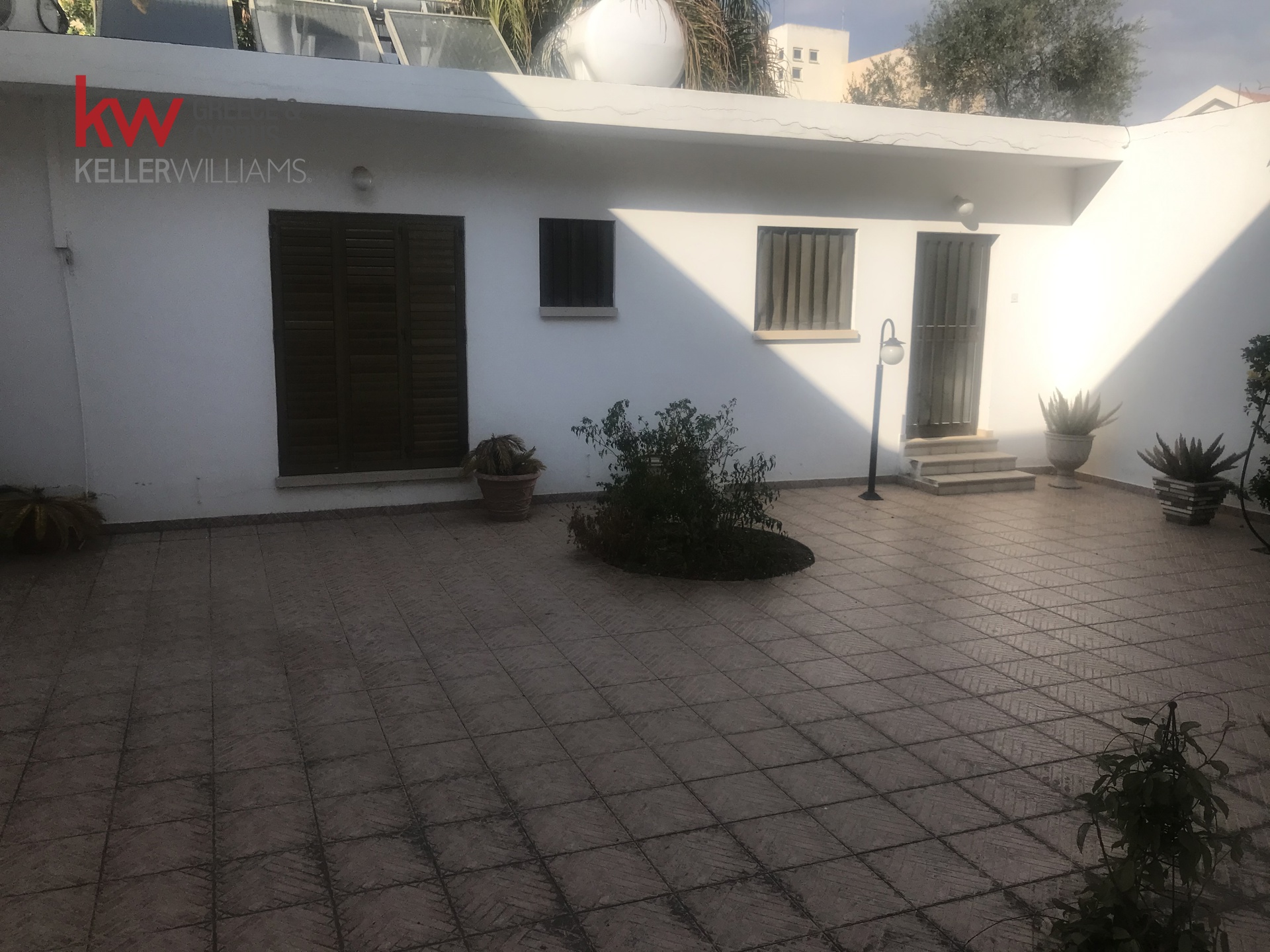 A rare investment opportunity in close proximity to the University of Cyprus, Dettached house, 650 sqr.m.