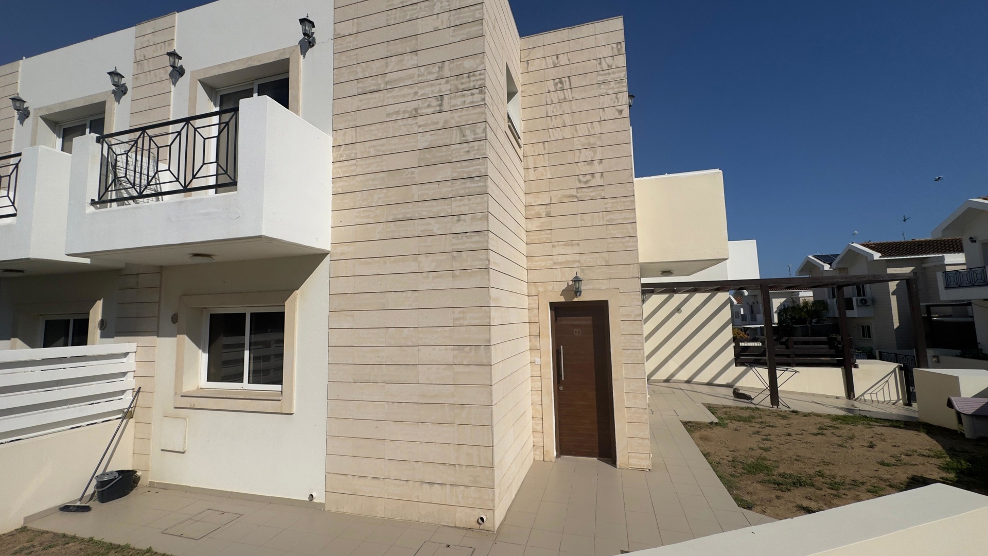 Semi-detached 4 Bedroom House 130sqm in Pyla