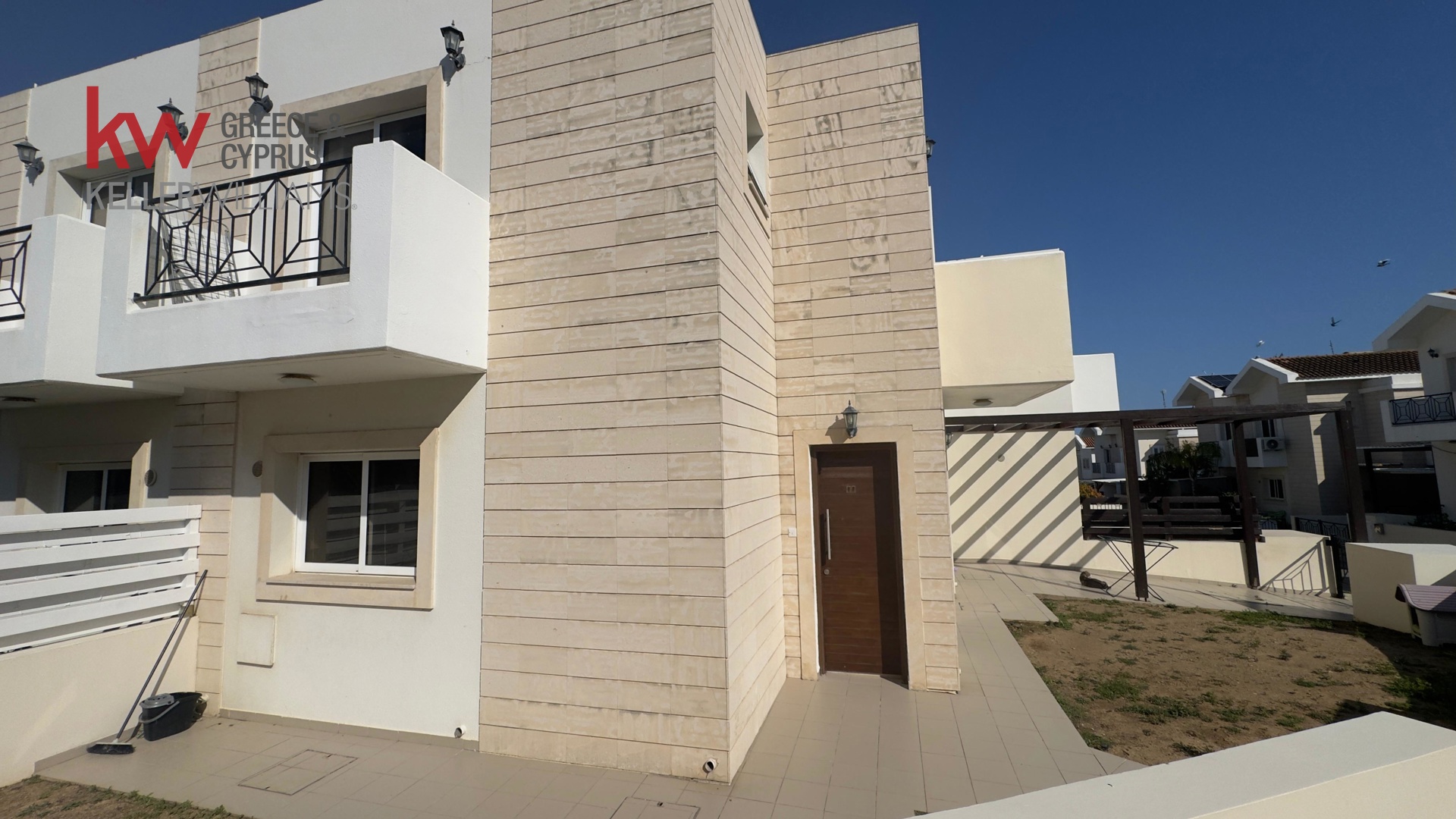 Semi-detached 4 Bedroom House 130sqm in Pyla